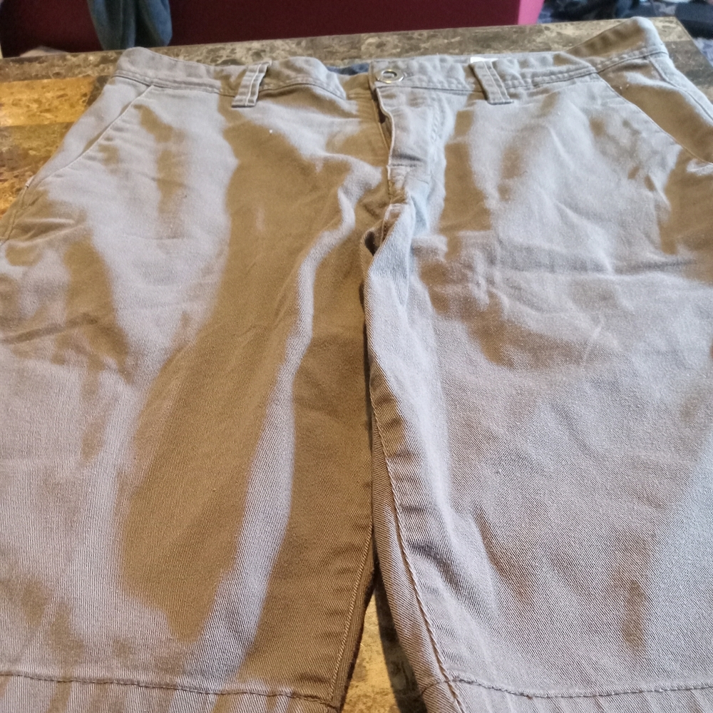 Men's army green volcom shorts size 31 waist